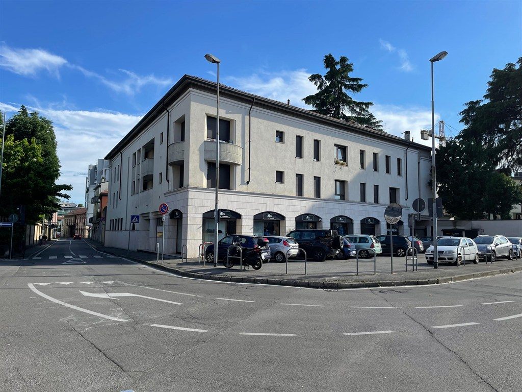 Ampio Bilocale arredato ristrutturato con sottotetto – centro Lissone